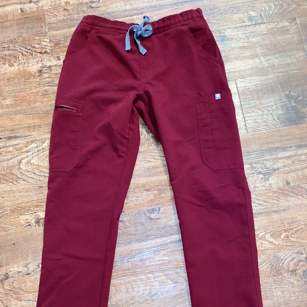 Figs Yola Burgundy